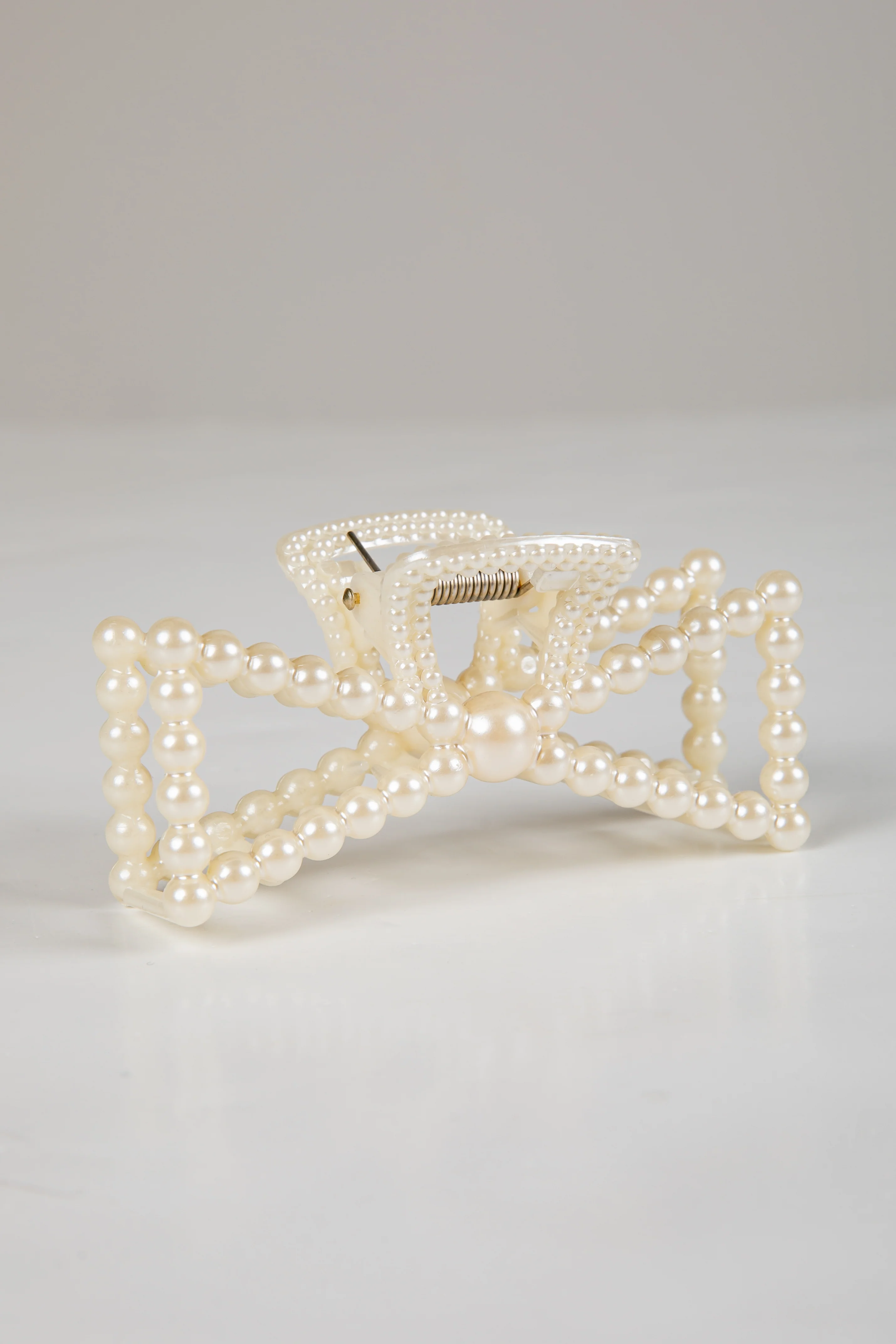 Julianna Pearl Bow Claw Hair Clip