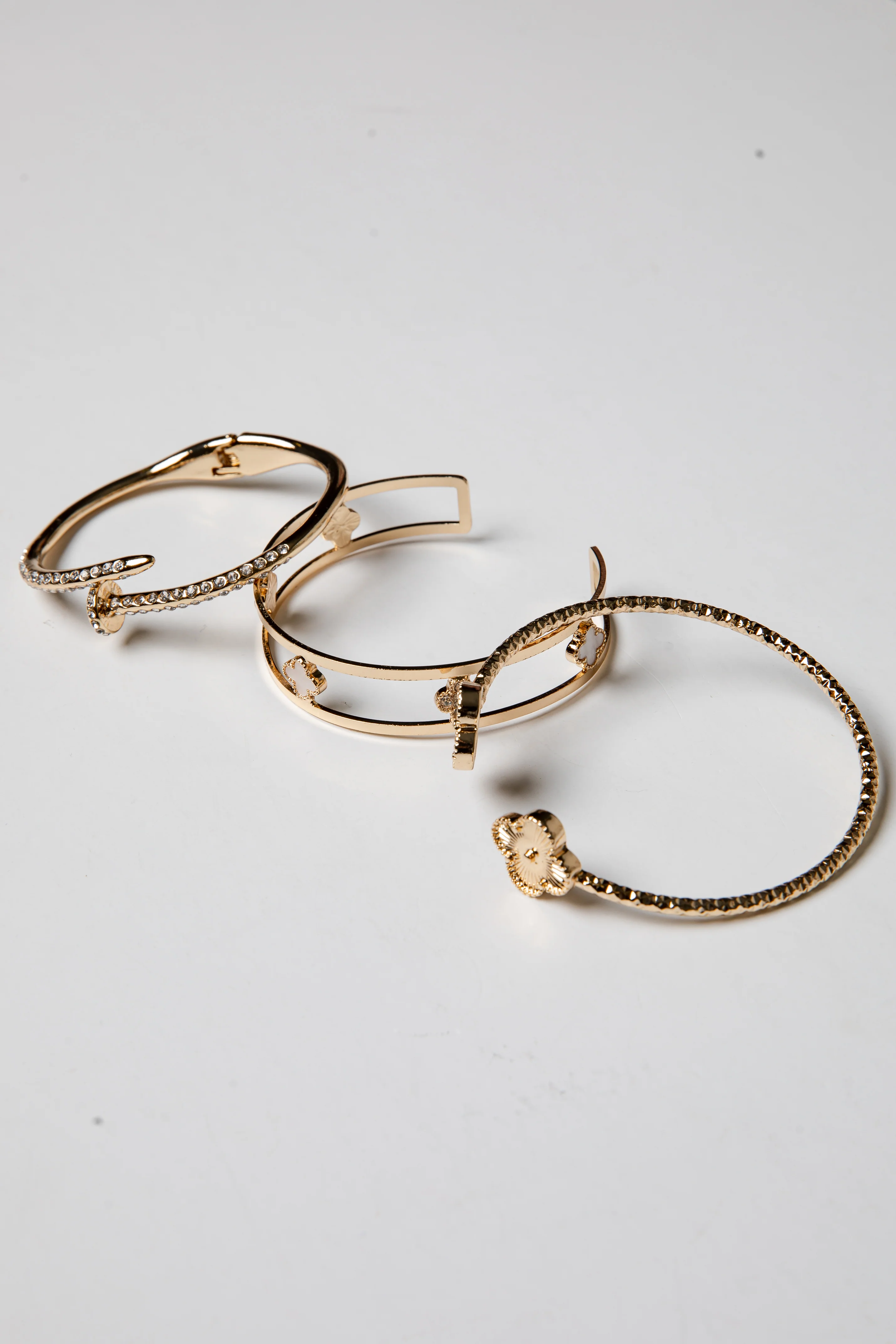 Vienna Golden Quatrefoil Charm Bangle Bracelet Set