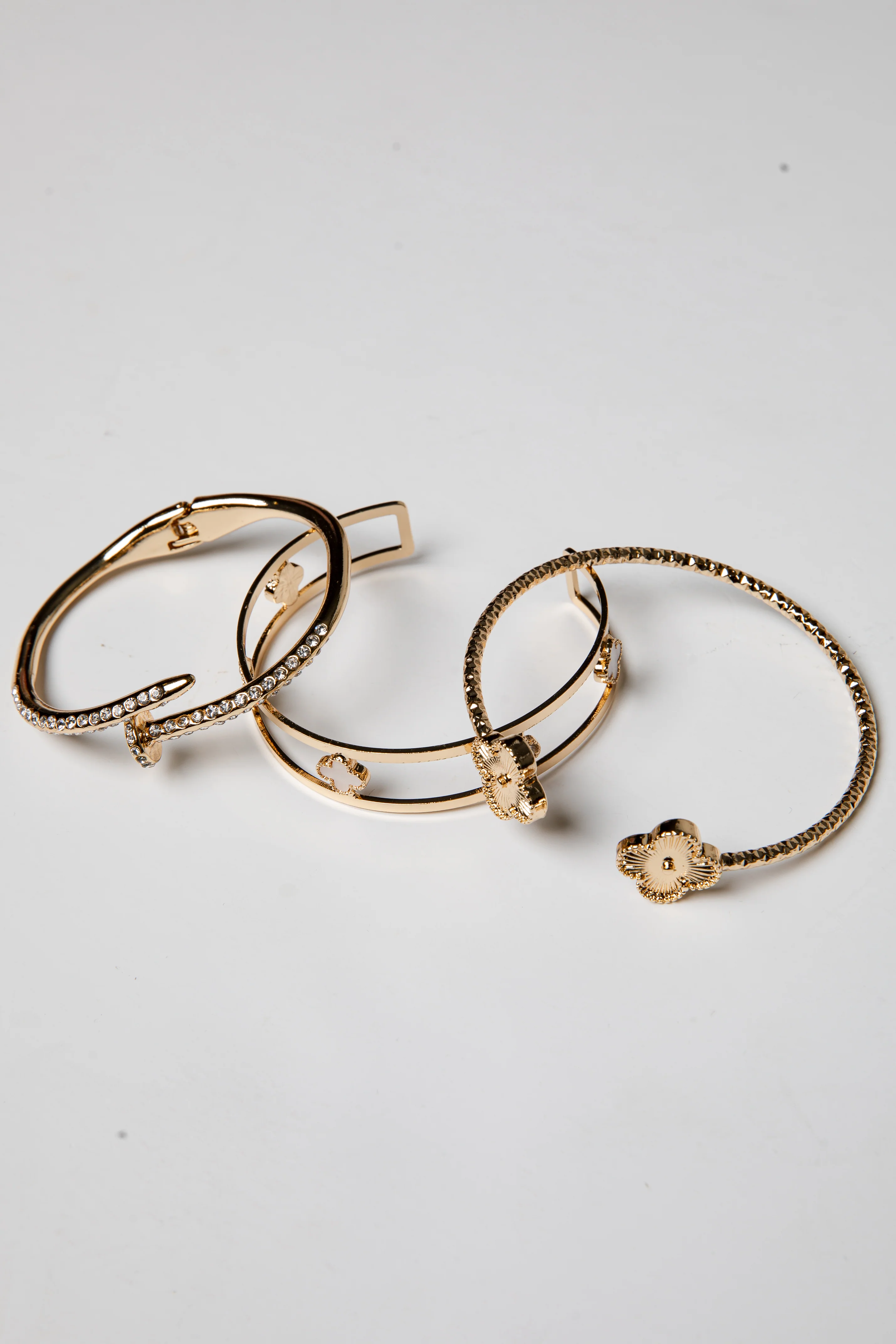 Vienna Golden Quatrefoil Charm Bangle Bracelet Set