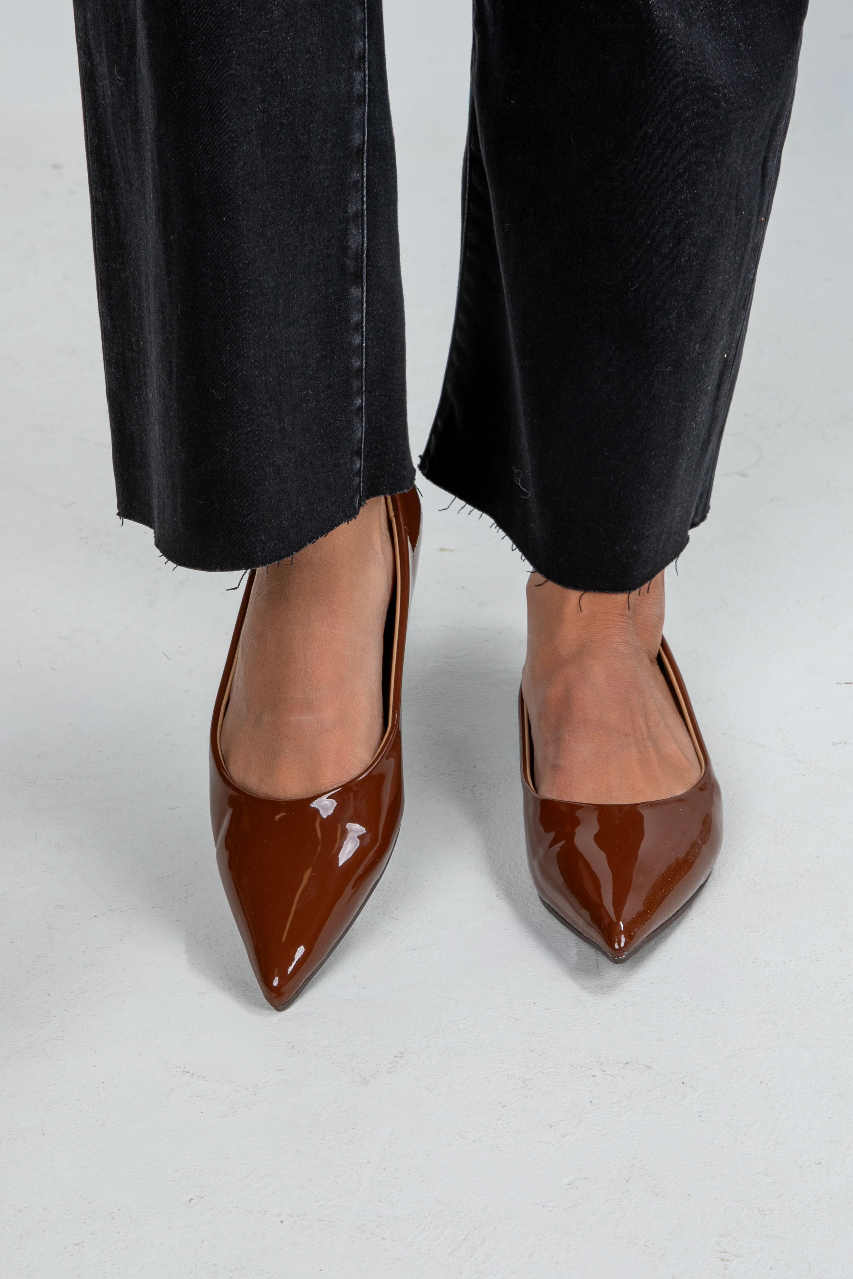 FINAL SALE - Run The Show Pointed Toe Flats