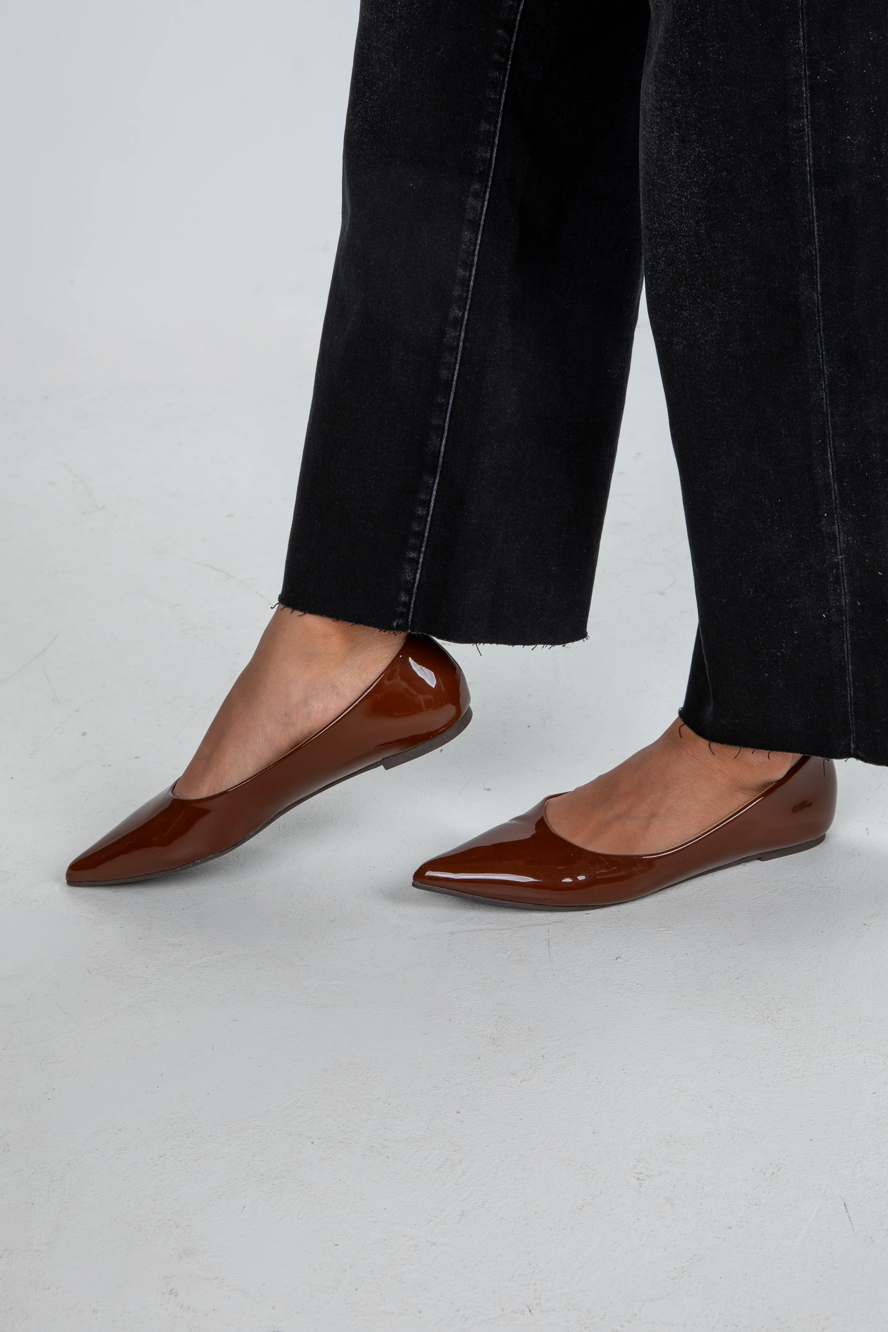 FINAL SALE - Run The Show Pointed Toe Flats