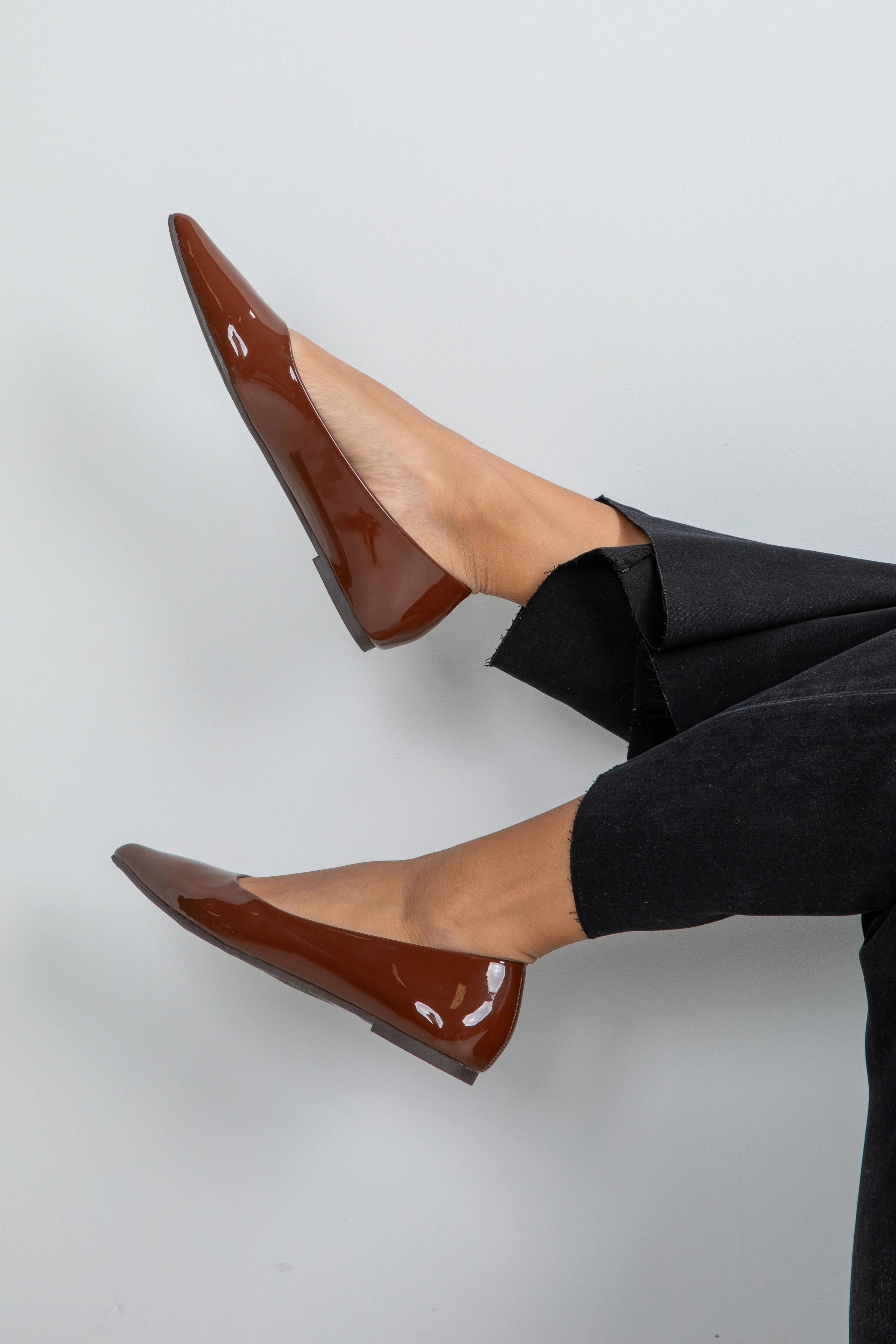 FINAL SALE - Run The Show Pointed Toe Flats