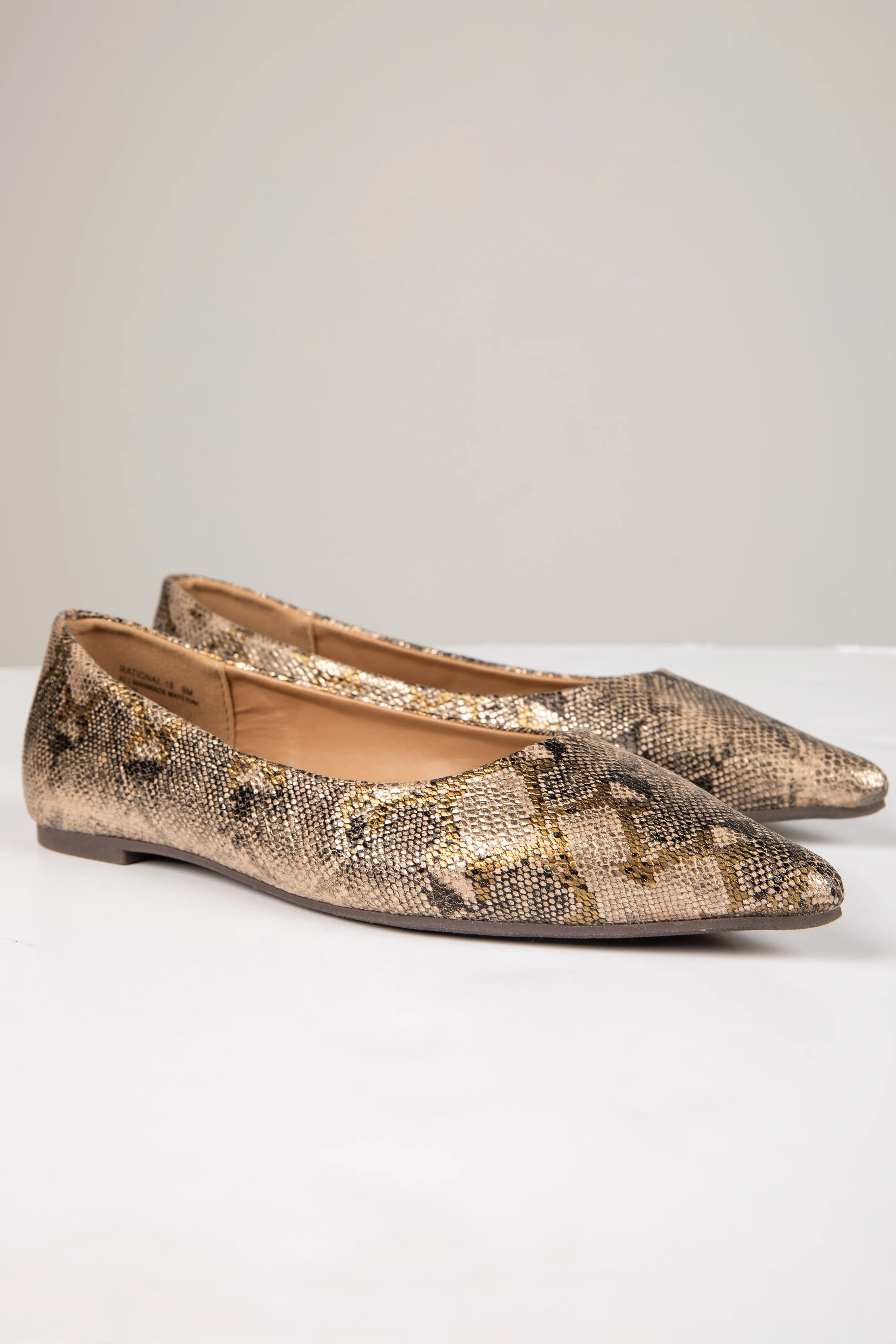 FINAL SALE - Run The Show Pointed Toe Flats
